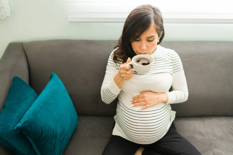 Decaffeinated coffee when pregnant - Featured