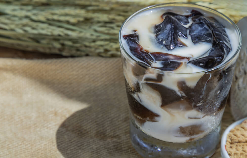 grass jelly drink with fresh milk