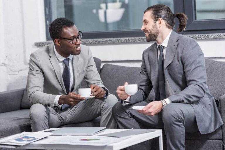 Businessmen drinking the best coffees for office in their break time
