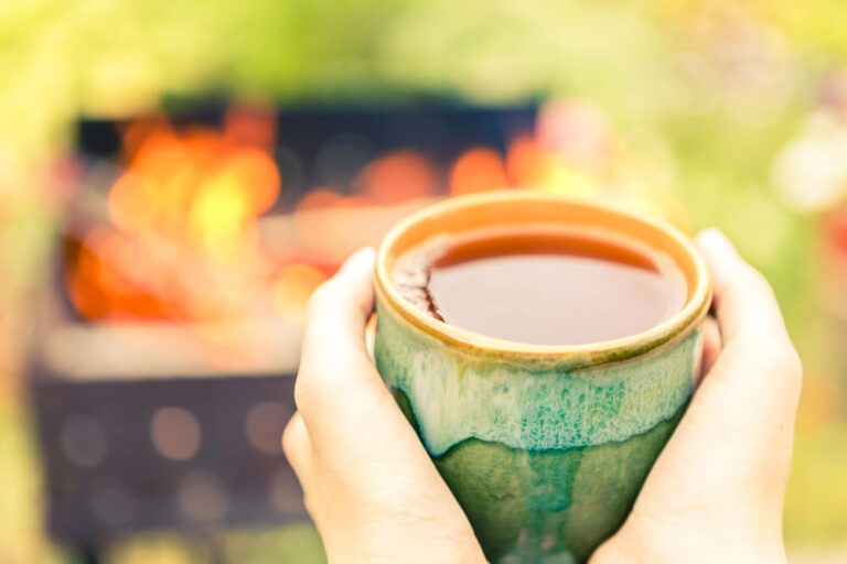 Hands holding tea cup - What is Navajo tea