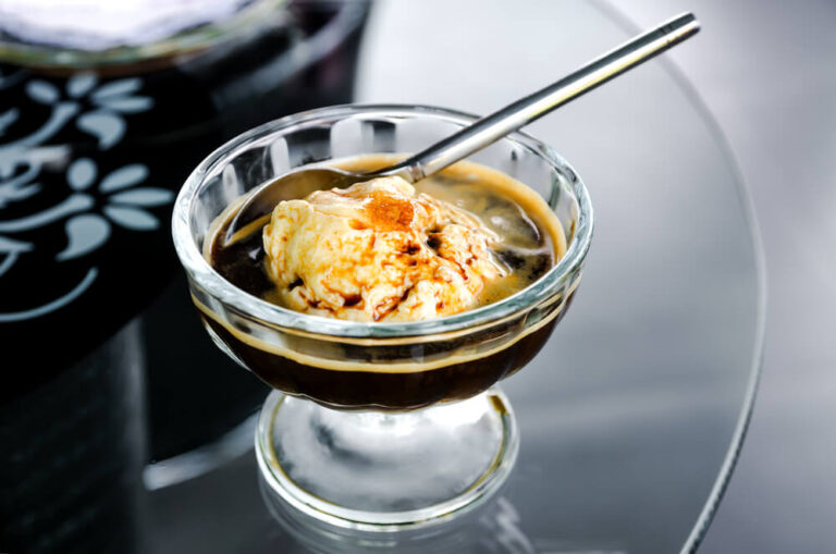 Cup of Affogato with ice cream - What is in Affogato