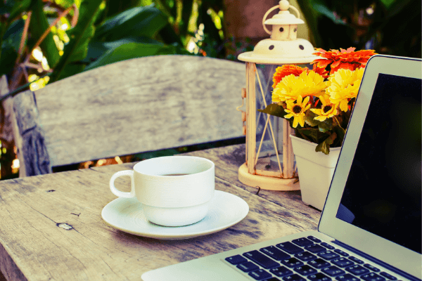 The lift top coffee table