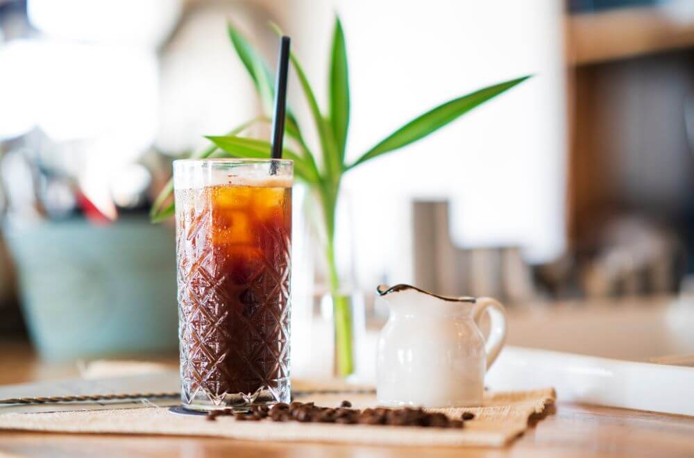 Ice Americano and behande milk with coffee beans