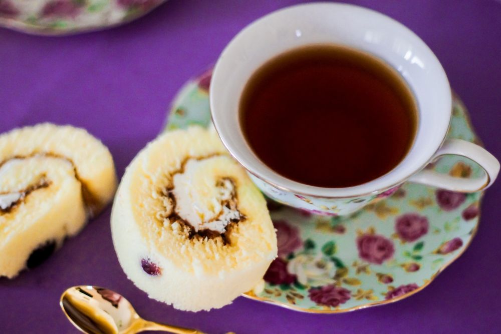 English breakfast tea with cookies