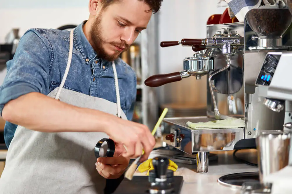 How to clean coffee machines with a coffee brush?