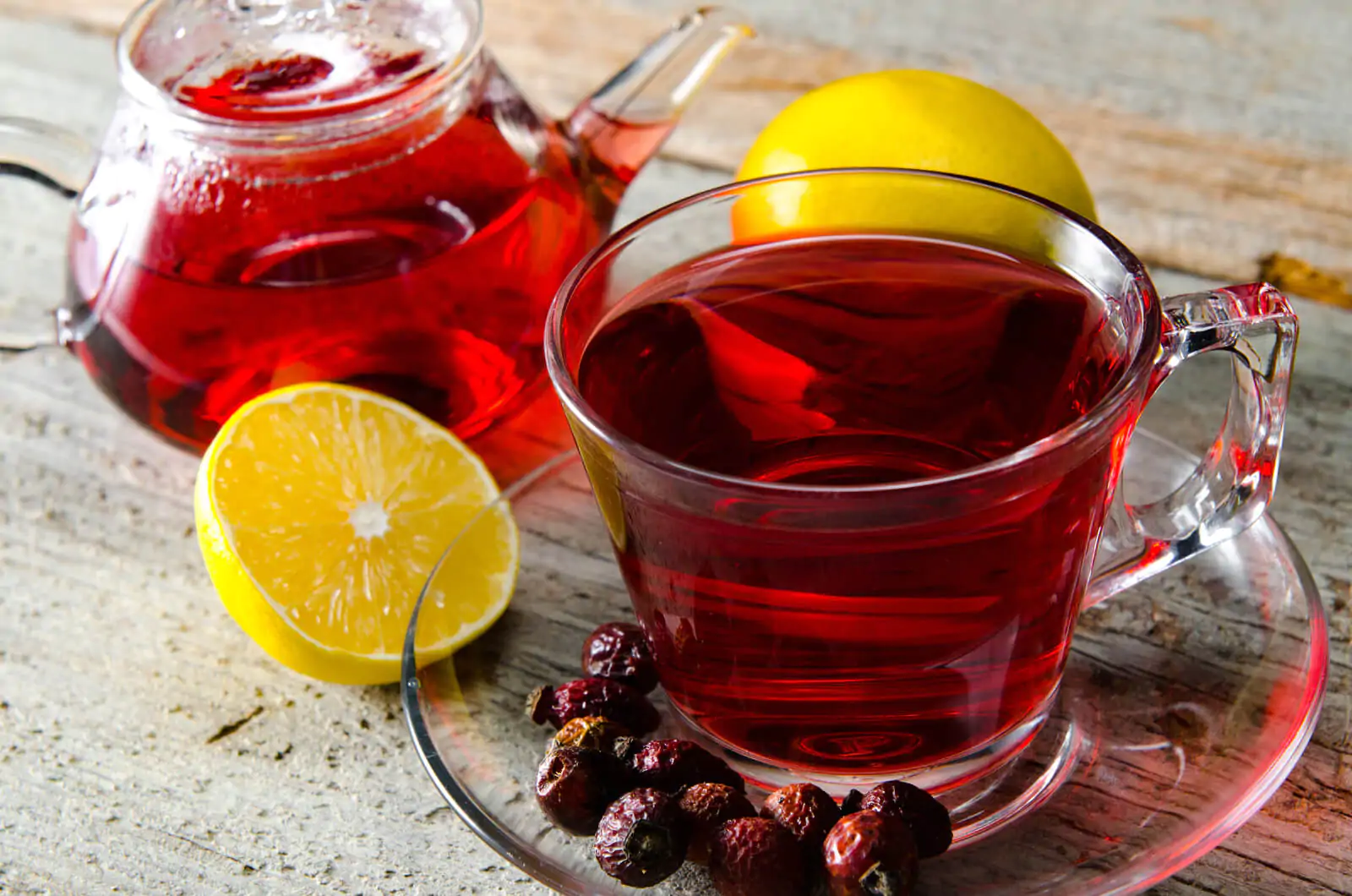 Fruit berry tea in the cup - What teas are red